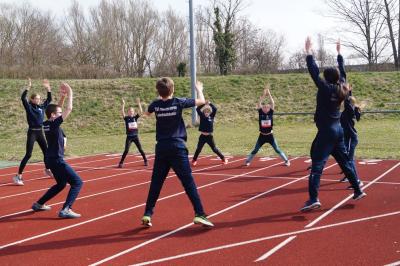 TGK Frühjahrslauf 2025 - Aufwärmen vor dem Start